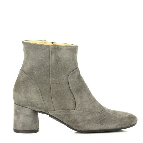 The Amalfi Rima Asphalt Grey Ankle Boots are showcased in this photo, highlighting their elegant design. The asphalt grey leather upper is smooth and sophisticated, providing a modern and versatile look. The 5.5cm heel adds a subtle lift while maintaining a sleek silhouette. The leather lining is visible, emphasizing the comfort and quality inside. The synthetic sole is designed for durability and reliable traction.