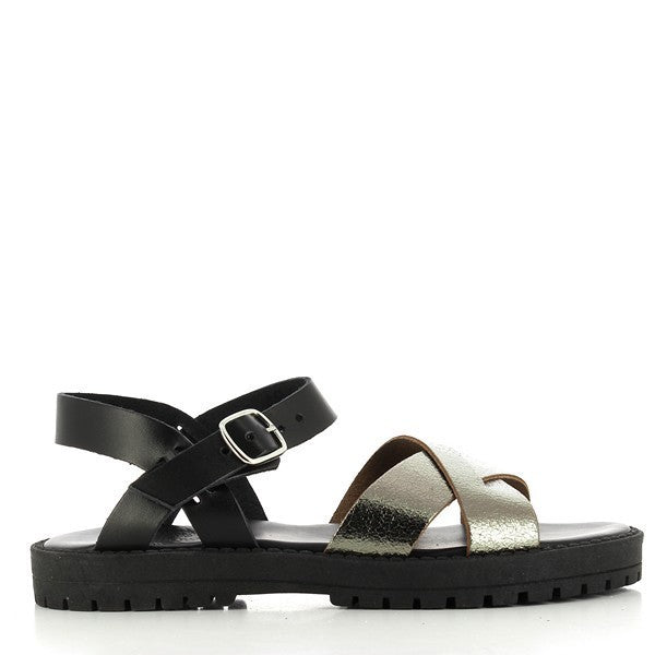 The Antichi Romani 081 Nero Black Slingback Sandals showcase a sleek black leather upper with a classic round toe and elegant slingback design. The 2.5 cm heel-platform adds a subtle lift, enhancing the sandals' sophisticated look. Set against a neutral background, the image highlights the high-quality leather and meticulous craftsmanship, reflecting the timeless elegance of Italian artistry.