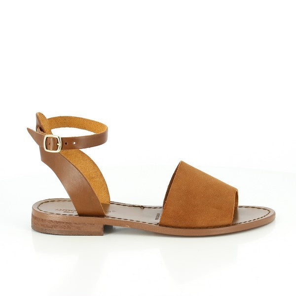 The Antichi Romani 897 Tan Slingback Sandals feature a soft, tan leather upper with a sleek, minimalist design. The round toe and slingback strap offer a comfortable, secure fit, while the 2cm heel-platform adds subtle elevation. Crafted in Italy, these sandals boast a durable synthetic sole and smooth leather lining for all-day comfort, making them perfect for both casual and semi-formal occasions. The timeless tan color and elegant craftsmanship highlight the heritage of Italian artisanship.
