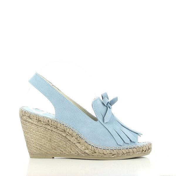The image features the Calzanor 2015 Light Blue Slingback Espadrilles, showcasing their delicate yet stylish design. The soft light blue leather upper pairs beautifully with the natural jute sole, emphasizing their hand-stitched craftsmanship. A slingback strap adds both comfort and support, while the 9 cm platform heel brings a touch of height. The round toe shape complements the classic look.
