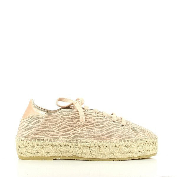 A pair of Calzanor 2053 Pink Lace-Up Espadrilles is displayed against a soft, neutral background. The light pink leather upper features delicate lace-up detailing, giving the shoes a chic and feminine appeal. The rounded toe and lace-up closure create a secure and stylish fit. The 4 cm jute platform sole is meticulously hand-stitched, showcasing the natural, eco-friendly fibers. The soft leather lining is visible, emphasizing the quality craftsmanship and comfort of the espadrilles.