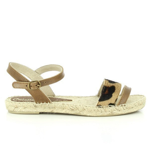 A pair of Calzanor 2059 Leopard Slingback Espadrilles is beautifully displayed against a neutral background. The striking leopard print leather upper stands out, showcasing a playful yet sophisticated design. The slingback strap elegantly wraps around the heel, while the rounded toe adds a classic touch. The 1 cm jute platform sole, expertly hand-stitched, highlights the eco-friendly materials and craftsmanship. The soft leather lining is visible, emphasizing the comfort and quality of these espadrilles.