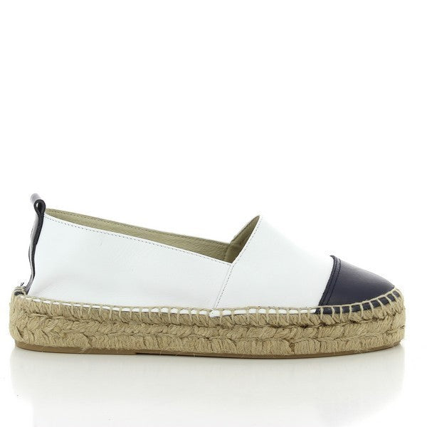 A pair of stylish Calzanor 9541PO white and black leather espadrilles, showcasing a classic design with a 3cm heel-platform. The shoes feature a round toe and are set against a neutral background, highlighting their handmade craftsmanship and sustainable yute fiber sole. Perfect for adding a chic touch to any outfit.