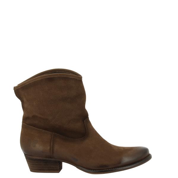 The Felmini 7895 Bruno Brown Ankle Boots display a sleek and timeless design, featuring a smooth leather upper with a round toe shape. The boots sit comfortably at ankle height, offering a sophisticated look that’s perfect for any occasion.