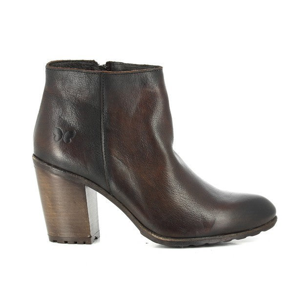 The smooth brown leather upper showcases a sleek and polished look, with a clean silhouette that elegantly highlights the boot's 8 cm heel. The side zipper is subtly placed for easy access.