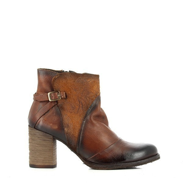 The side view of the Felmini B374 Cognac Ankle Boot highlights its sleek, elegant silhouette with a smooth leather upper, complemented by a rounded toe and a sturdy 7.5cm heel.