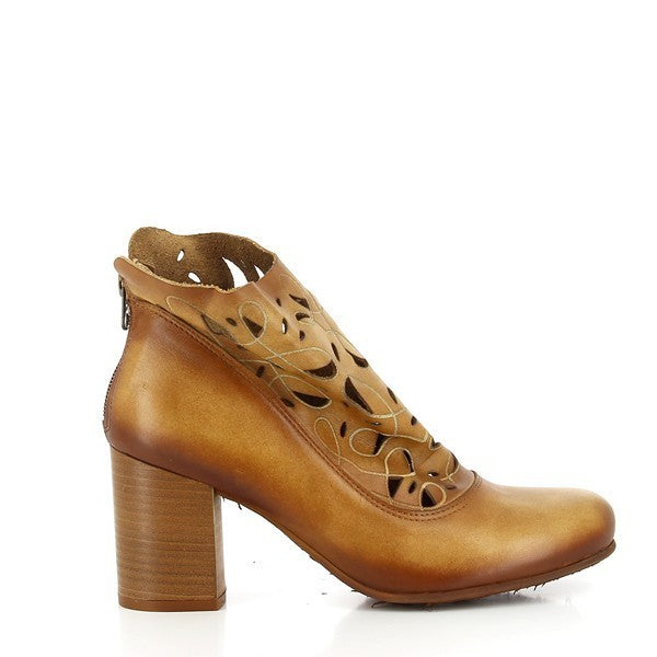 The side view of the Felmini B671 Tan Ankle Boot highlights its sleek leather upper, featuring a smooth finish and subtle stitch details along the edges. The round toe shape complements the minimalist design, offering a clean, elegant look.