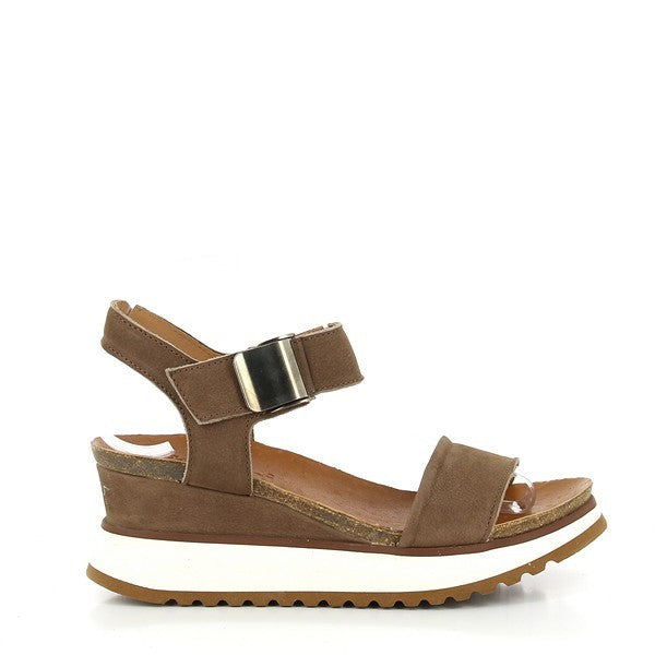 A clear view of the Felmini B684 Ash Brown Slingback Sandals from the side, showcasing the sleek, round toe, the stylish front strap, and the elegant wedge heel in a blend of white and brown.