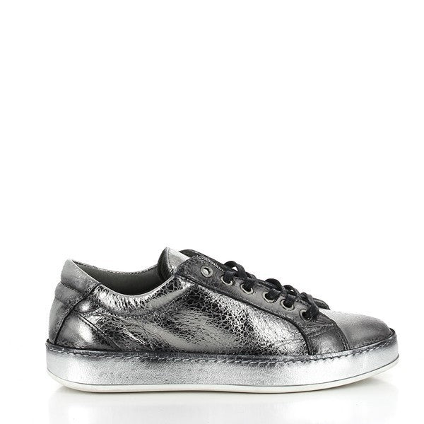 The side view of the Felmini B791 Silver Sneakers showcases the sleek, metallic leather upper, with clean lines and a rounded toe. The minimalistic design highlights the high-quality craftsmanship of the shoe, while the subtle 2cm heel-platform adds a touch of height without compromising on comfort.