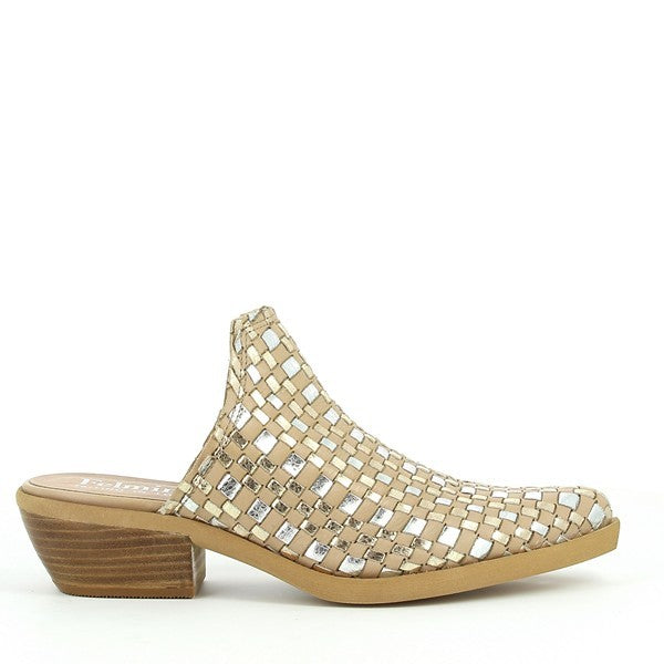 The side of the shoe showcases the sleek, contemporary design with the luxurious gold square details on the leather upper. The 4.5 cm heel adds a subtle lift while maintaining comfort.