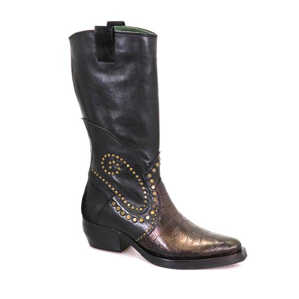 The Felmini D264 Black Boots feature a sleek, smooth black leather upper with a subtle curve at the shaft. The gold stud detailing along the upper adds an eye-catching touch, perfectly complementing the stylish mid-calf design.