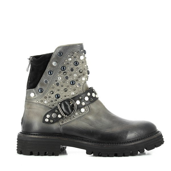 A clear view of the Forte W186309 Grigio Grey Ankle Boot’s side, showcasing its sleek leather upper with decorative studs and buckle strap, creating a stylish silhouette.