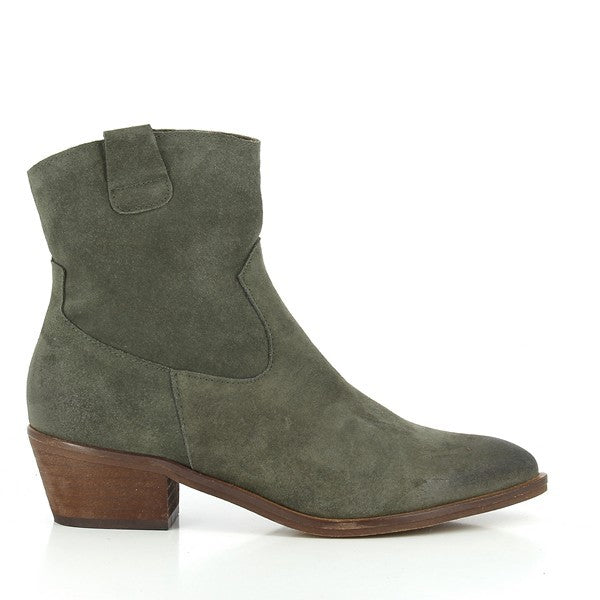 A sleek khaki ankle boot crafted from premium leather, featuring a round toe and a sturdy 5cm heel, perfect for a stylish yet comfortable look.