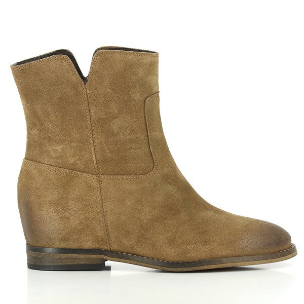 A clean and elegant beige ankle boot featuring a smooth leather upper with a sleek, minimalist design. The rounded toe shape and 7cm heel-platform are visible.