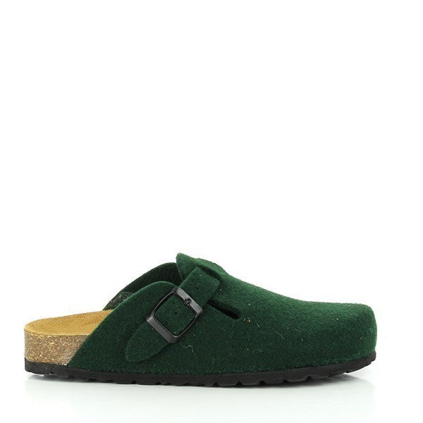 Step into eco-friendly sophistication with Plakton's 101539 Green Men's Clogs. Crafted in Spain from premium leather, these clogs offer style and sustainability in one. Featuring memory cushion technology and an adjustable buckle for personalized comfort. Elevate your footwear game with Plakton's Sandals.
