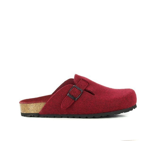 Step into timeless elegance with Plakton's 101539 Burgundy Women's Clogs. Made in Spain from eco-friendly leather, these clogs blend style and sustainability effortlessly. Featuring memory cushion technology and an adjustable buckle for a personalized fit. Elevate your wardrobe with Plakton's Sandals.