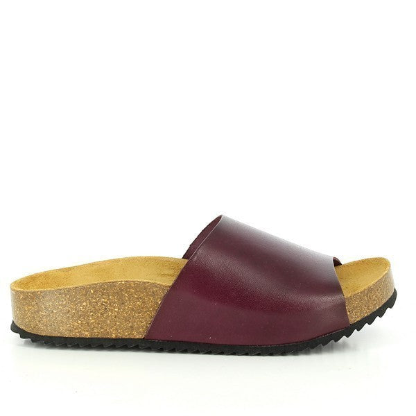 The side profile of Plakton's 343036 Burgundy Slides highlights the sleek burgundy leather upper and supportive cork sole, offering a perfect blend of style and comfort.