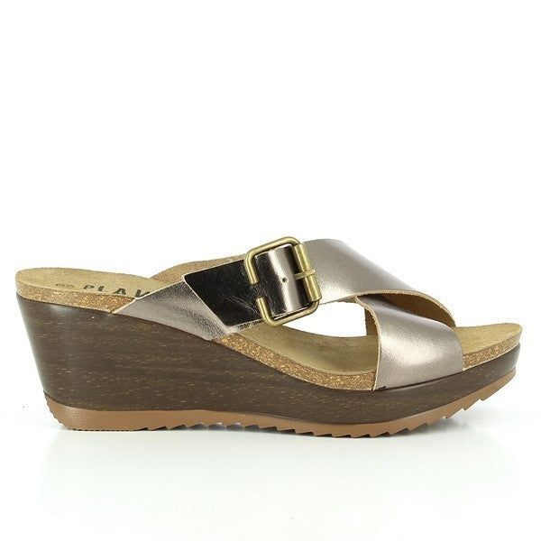 Experience sophistication with Plakton's 525288 Pewter Cross-Strap Wedges. Handcrafted in Spain, these sandals feature a leather upper and cork sole, complemented by a stunning golden buckle detail. Elevate your style effortlessly, whether for casual outings or evening events.