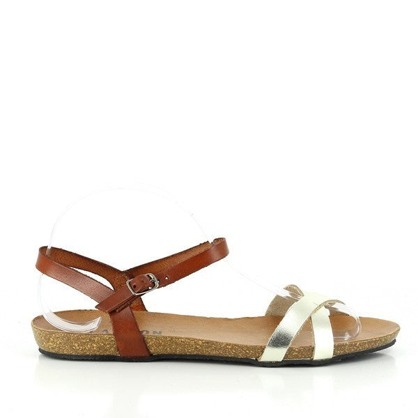 Step into elegance with Plakton's 575029 Gold & Tan Slingback Sandals. Crafted in Spain from premium leather and featuring a stylish crisscross design, these sandals are perfect for adding a touch of sophistication to any outfit.