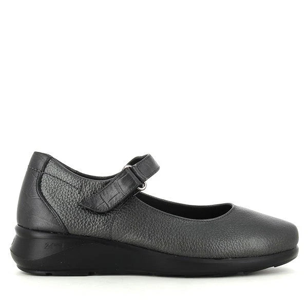 A stylish pair of 24HRS Charcoal Black Ballerinas is showcased against a clean, neutral background. The ballerinas feature a sleek, round-toe design crafted from premium black leather, with a soft leather lining visible at the inside of the shoe. The sophisticated synthetic sole offers a subtle 3cm heel-platform height. The elegant and minimalist design is highlighted by the shoe's smooth leather finish, reflecting the expert craftsmanship and attention to detail of this Spanish brand. Ideal for adding a to