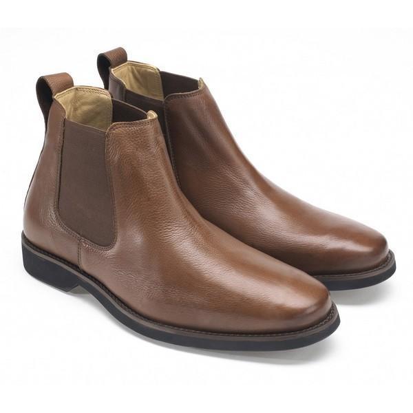 Both Anatomic Cardoso Pinhao Ankle Boots displayed at an angle, emphasizing their symmetrical design and premium leather construction. This view offers a complete look at the boots’ classic round toe and clean lines, showcasing their versatile style.