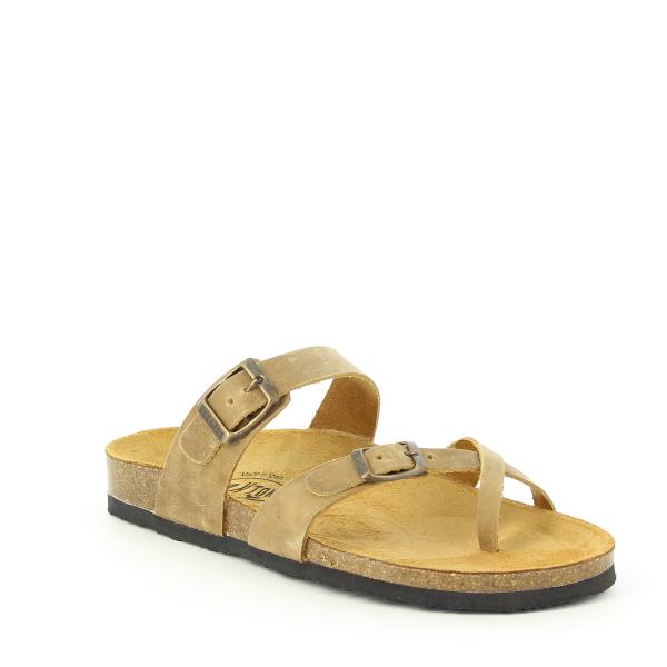 A detailed glimpse of the internal side of Plakton's 101032 Beige Sandals reveals the sumptuously soft leather lining, providing unparalleled comfort and breathability with every step. Crafted with precision in Spain, these sandals promise a perfect fusion of style and support for the modern woman.