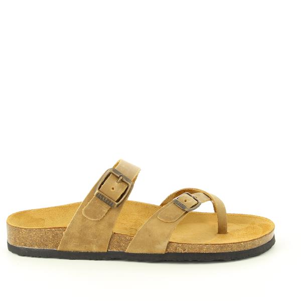 A detailed glimpse of the internal side of Plakton's 101032 Beige Sandals reveals the sumptuously soft leather lining, providing unparalleled comfort and breathability with every step. Crafted with precision in Spain, these sandals promise a perfect fusion of style and support for the modern woman.