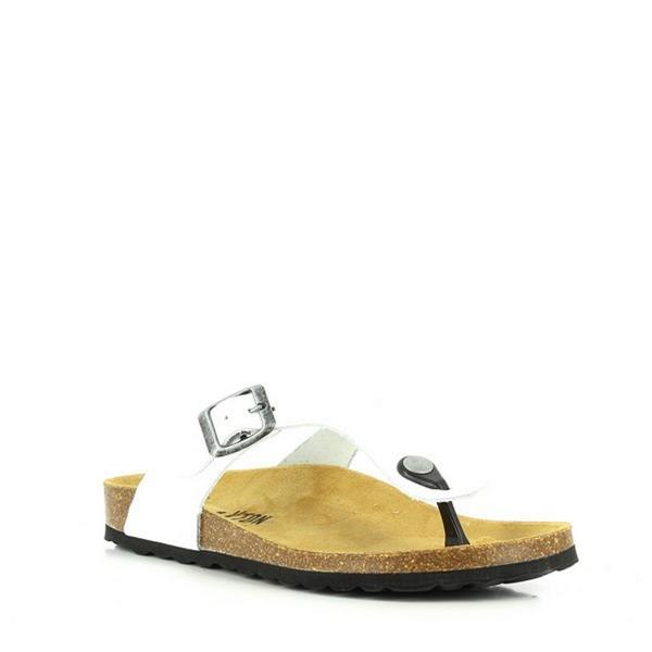 Delve into comfort and craftsmanship with Plakton's 101671 White Thong Sandals. Designed with a leather lining and anti-bacterial insole, your feet stay fresh and supported all day.