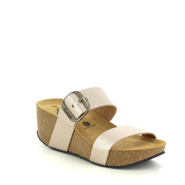 An angled shot of the Plakton 873004 White Pearl Wedges, highlighting the adjustable straps and the contoured cork footbed, reflecting the perfect blend of fashion and functionality.