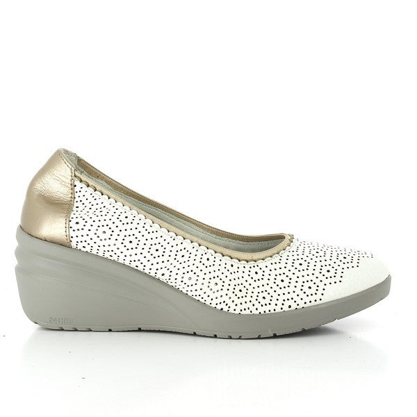 A pair of 24 Hrs 23180 White & Gold Pumps featuring a white leather upper with a geometric design composed of small hexagons. The gold detailing is highlighted on the back, and the is a wedge style in grey. These women’s shoes combine sophisticated design with a touch of glamour for a stylish look.