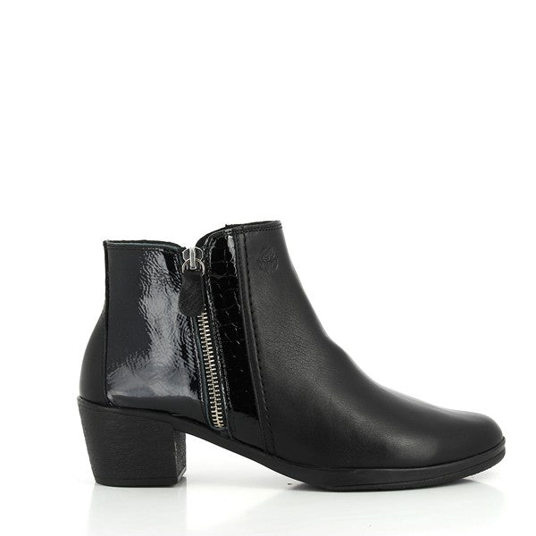 A close-up image of the 24 Hrs 23409 Black Ankle Boots, highlighting their sleek black leather upper and practical side zipper. The boots feature a classic round toe shape and a 5 cm heel for a stylish lift. The soft leather lining and durable synthetic sole are visible, emphasizing both comfort and quality. The neutral background enhances the elegant design and craftsmanship of these women's ankle boots.