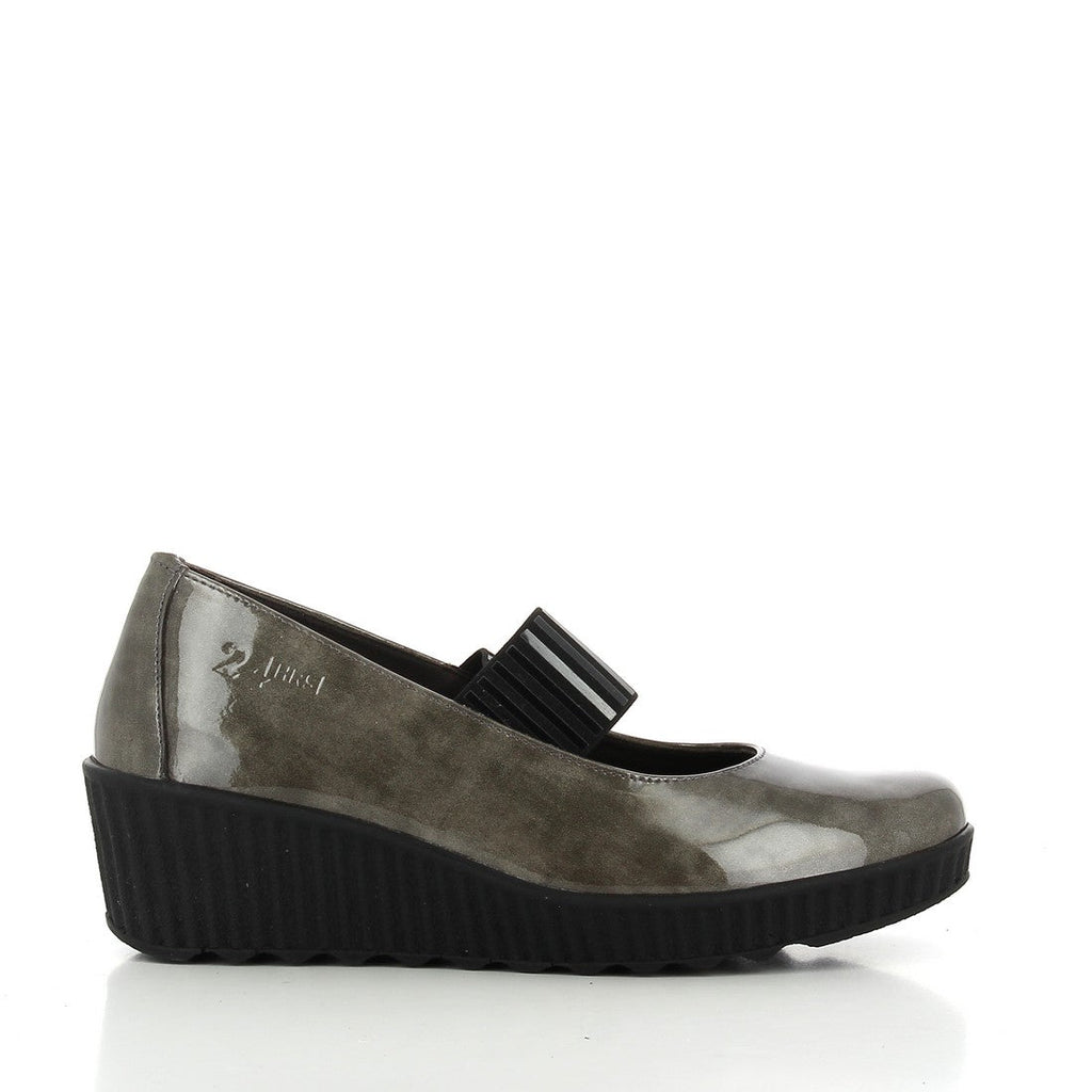 A pair of 24HRS 24225 Grey Ballerinas shown from a slightly angled perspective, highlighting the soft grey leather upper and classic round toe design. The image captures the 4 cm heel and the Velcro fastening, emphasizing the elegant yet practical features of these versatile women's shoes.