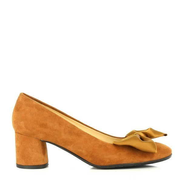 The Amalfi Raimondo Cognac Pumps are featured in this photo, showcasing their elegant and classic design. The rich cognac leather upper has a smooth, polished finish, highlighting the shoe's sophisticated appeal. The 5.5cm heel adds a refined lift while maintaining stability. The luxurious leather lining is subtly visible, emphasizing the comfort inside. The synthetic sole is designed for durability, ensuring these pumps are both stylish and practical. 