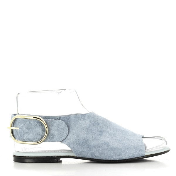 The Antichi Romani 206 Avio Light Blue Slingback Sandals are elegantly displayed on a simple background, emphasizing their soft light blue leather upper. The sandals feature a rounded toe and an adjustable slingback strap, highlighting their classic and versatile design. The 1 cm heel-platform provides a subtle lift, and the synthetic sole is visible, showcasing its practicality.