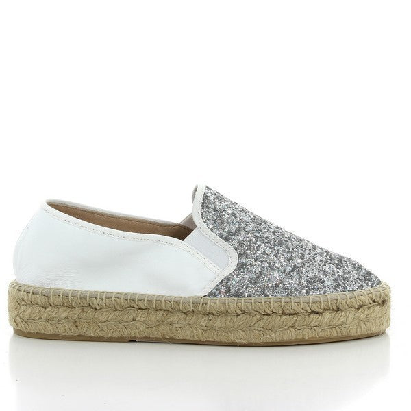 The photo showcases a pair of Calzanor 95010PO White Espadrilles, featuring a clean, crisp white leather upper with a natural jute sole. The espadrilles have a round toe design and a 3 cm heel-platform for a subtle lift. The soft leather lining ensures comfort, while the eco-friendly jute sole offers flexibility and durability. The sleek design embodies timeless style, combining traditional craftsmanship with modern elegance, making these espadrilles a versatile addition to any wardrobe.