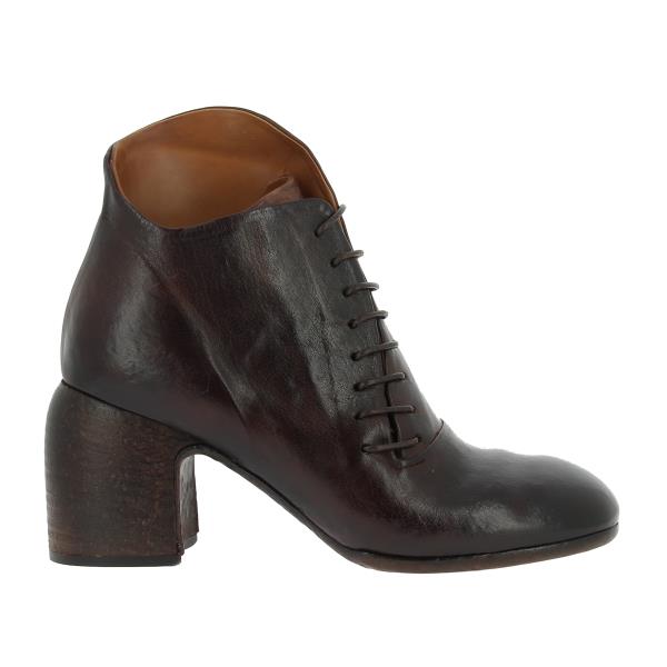 A close-up view showcasing the Forte W22-8512 T. Moro Dark Brown Ankle Boot's sleek leather upper, featuring a smooth finish and classic lace-up design. The 7.5 cm heel adds a touch of elegance to this versatile boot.