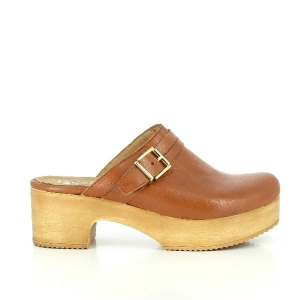 A close-up of the Igualados 2215 Tan Mules, showcasing the smooth leather upper in a rich tan shade, the decorative strap with a buckle, and the 5.5cm heel.