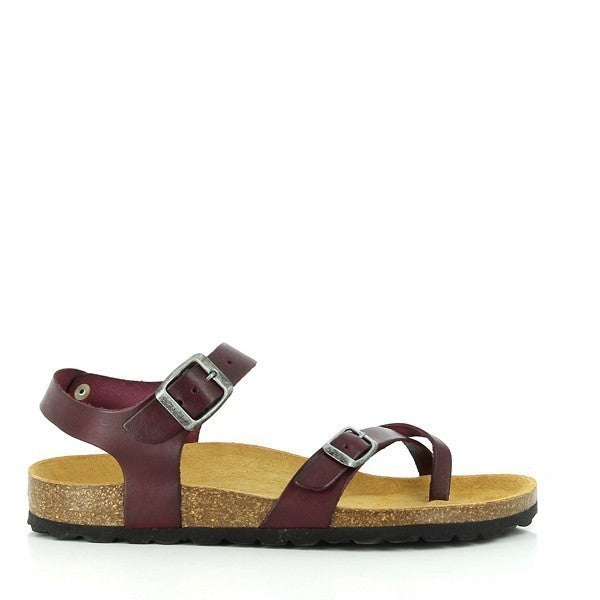 A close-up glimpse of the internal side of Plakton's 101016 Plum Slingback Sandals reveals the lush leather lining, ensuring comfort and breathability with every step. Crafted with precision in Spain, these sandals marry sustainable materials with timeless elegance.