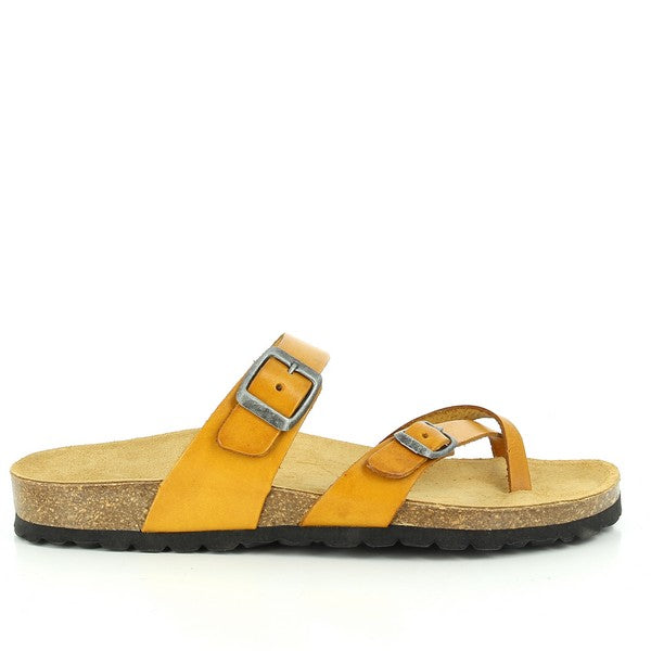 A detailed view of the internal side of Plakton's 101032 Mustard Sandals reveals the soft leather lining, ensuring all-day comfort. Expertly crafted in Spain, these sandals prioritize both style and support for the modern woman.