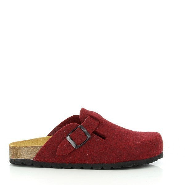 Step into timeless elegance with Plakton's 101539 Burgundy Women's Clogs. Made in Spain from eco-friendly leather, these clogs blend style and sustainability effortlessly. Featuring memory cushion technology and an adjustable buckle for a personalized fit. Elevate your wardrobe with Plakton's Sandals.