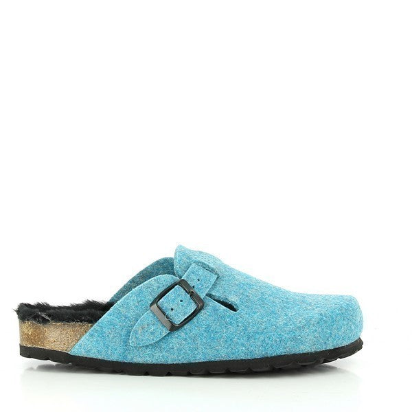 Add a pop of color to your wardrobe with Plakton's 101539 Turquoise Women's Clogs. Made sustainably in Spain, these vibrant clogs feature memory cushion technology and adjustable buckle for all-day comfort. Explore Plakton's Sandals for more eco-friendly options.