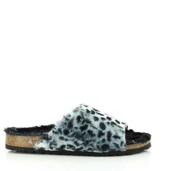 In the image, Plakton's 103036 Blue Leopard Fur Slides steal the show with their vibrant design. Handcrafted in Spain, these slides feature a synthetic upper adorned with playful blue leopard fur, exuding confidence and style. The 2cm platform heel and round toe shape ensure comfort and sophistication. Step into fashion-forward elegance with Plakton's Sandals.