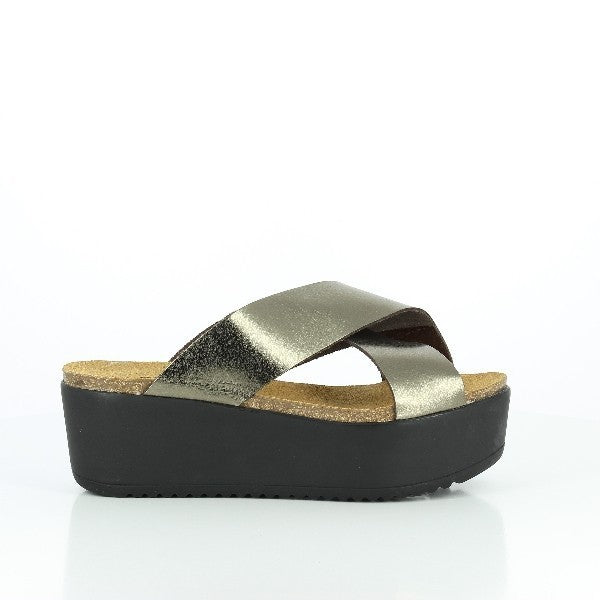 Capture the elegance of Plakton's 615058 Gold Cross-Strap Platforms in this image. Handcrafted in Spain from premium leather, these women's sandals feature a chic 6cm heel-platform height and stylish cross-strap design, perfect for adding sophistication to any ensemble.